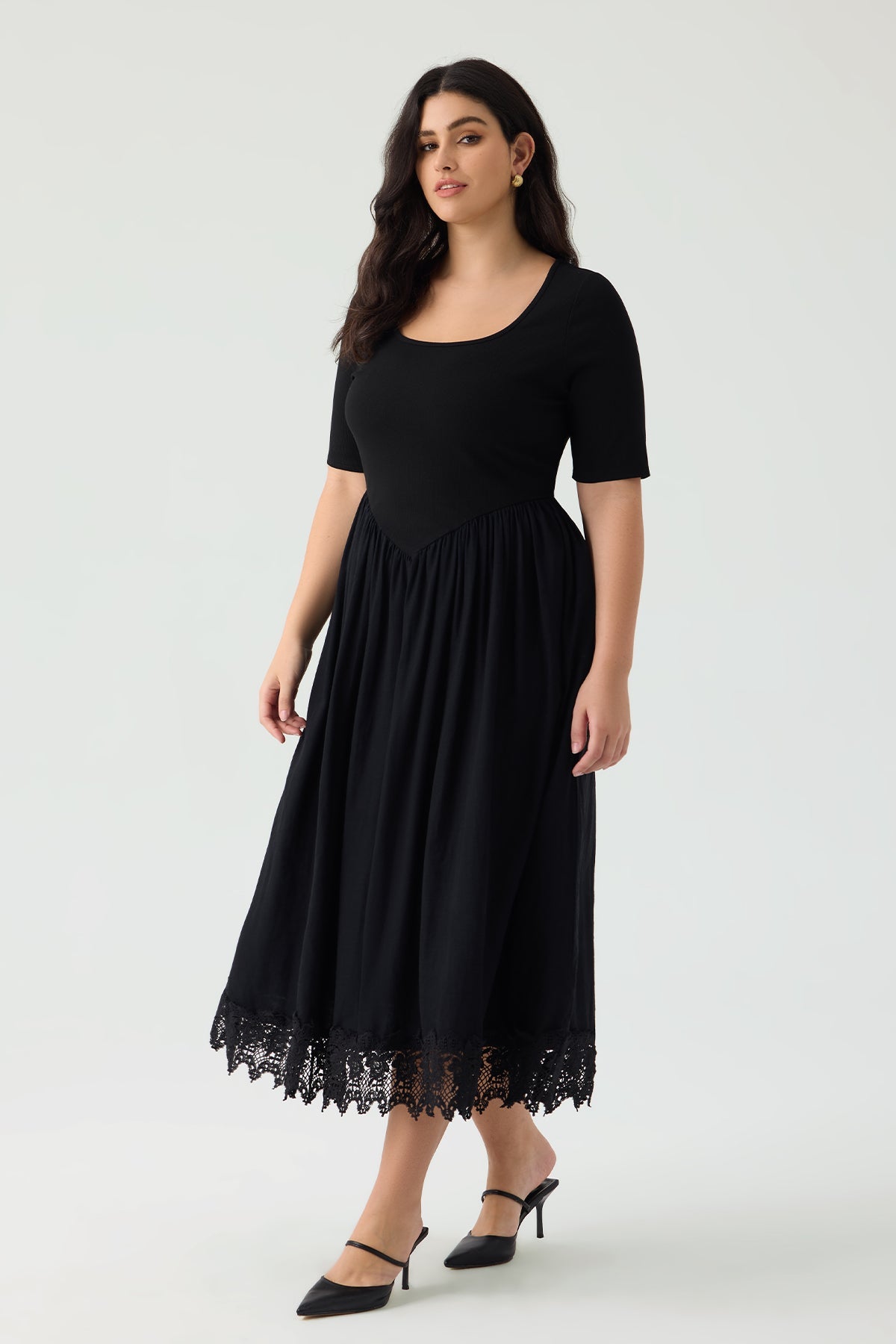 Ritera Pockets Lace Hem Pleated Black Midi Dress